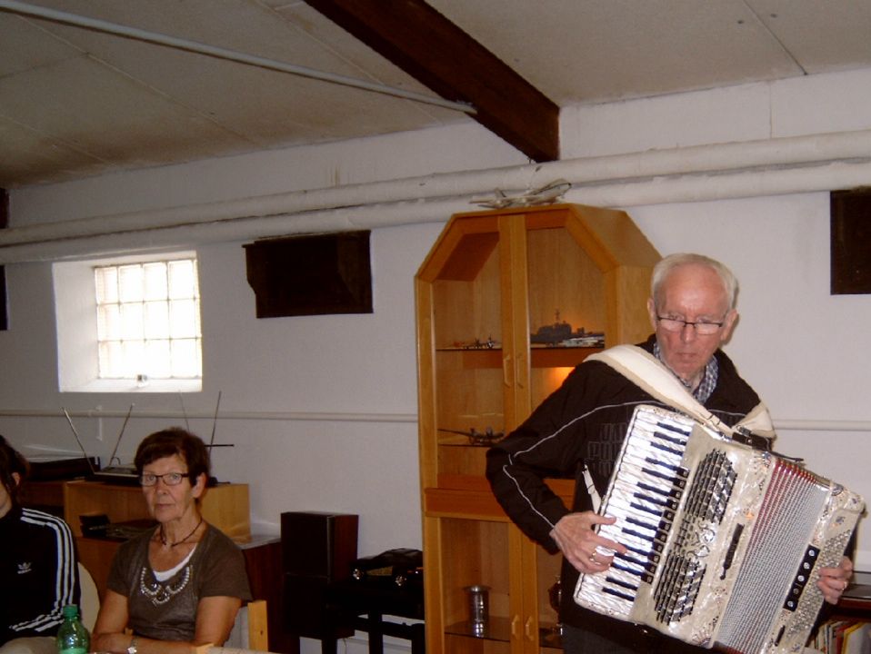                 Jacob underholder til kaffen.--